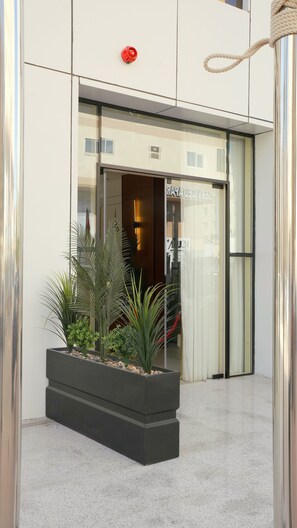 المنشأة من الخارج