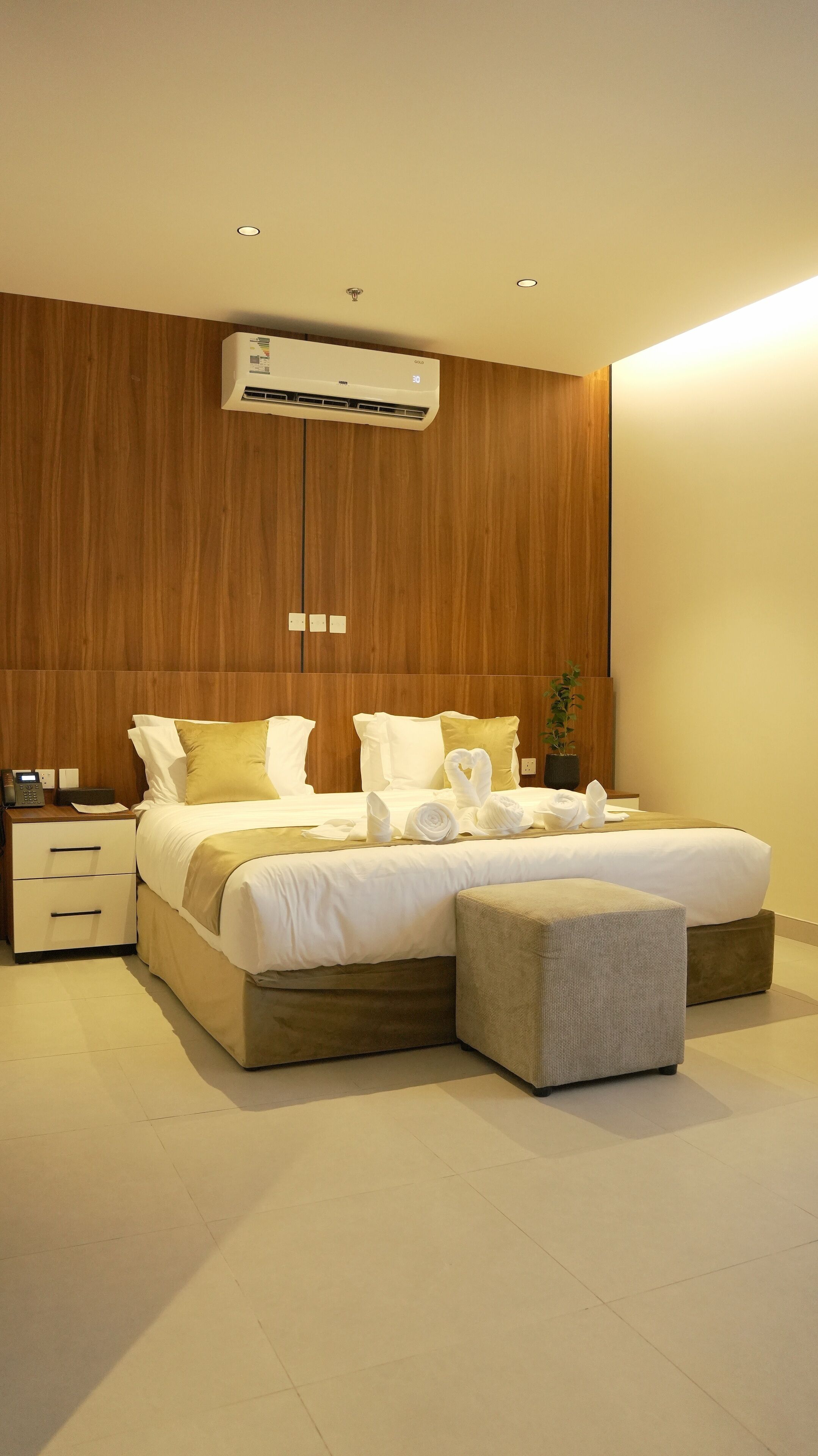 Comfort Suite, City View | Soundproofing, free WiFi, bed sheets, wheelchair access