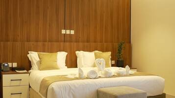 Comfort Suite, City View | Soundproofing, free WiFi, bed sheets, wheelchair access