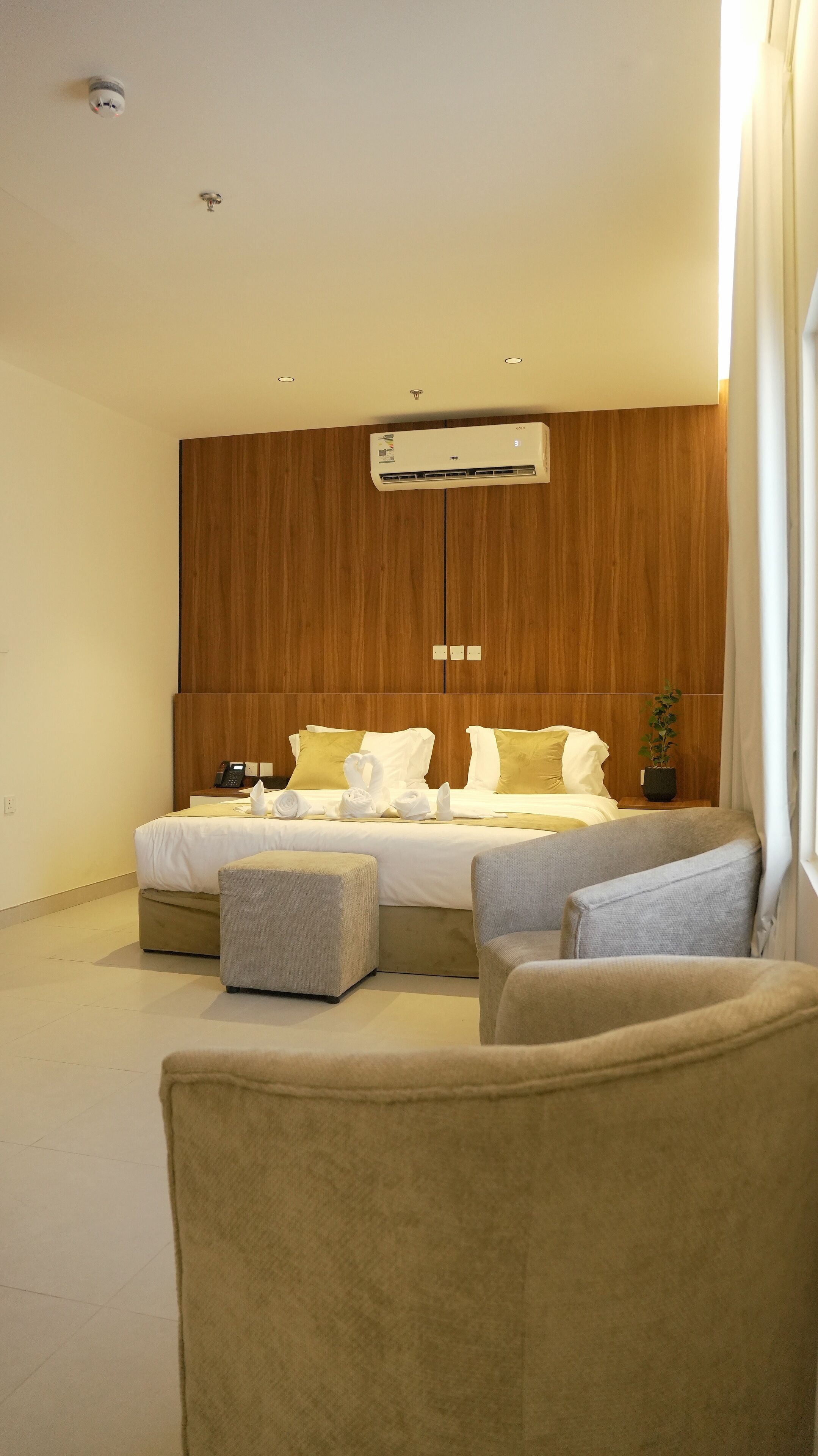 Soundproofing, free WiFi