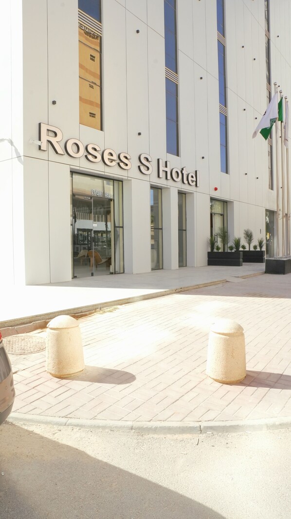 Unclassified image, 1 of 52, button - Roses S Hotel (Riyadh)