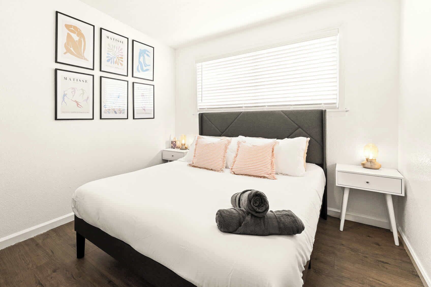 Desk, iron/ironing board, WiFi, bed sheets