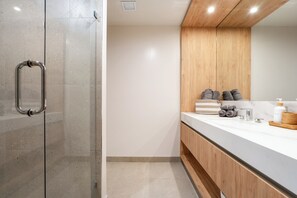 Shower, hair dryer, towels, soap - NEW Penthouse with pool, hot tub, co-working, gym, lounge, games room, BBQ (Miami)