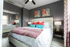 1 bedroom, iron/ironing board, WiFi, bed sheets - Bright King Suite Near Dining, Shops & Parks (San Diego)