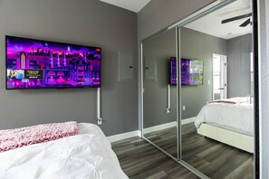 1 slaapkamer, een strijkplank/strijkijzer, wifi, beddengoed