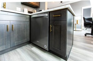 Interior - Bright King Suite Near Dining, Shops & Parks (San Diego)