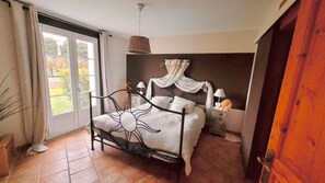 4 camere, ferro/asse da stiro, culla da viaggio, Wi-Fi gratuito