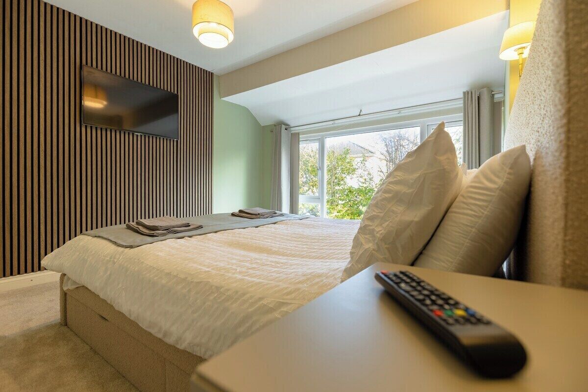 3 bedrooms, iron/ironing board, free WiFi, bed sheets