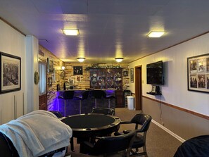 Dining - Cozy 1-bedroom 1st floor in beautiful Pittsburgh with AC (Pittsburgh)