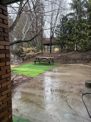 Property grounds - Cozy 1-bedroom 1st floor in beautiful Pittsburgh with AC (Pittsburgh)