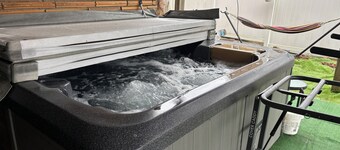 Cozy 1-bedroom 1st floor in beautiful Pittsburgh with AC