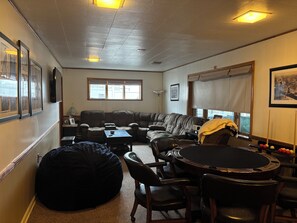 Interior - Cozy 1-bedroom 1st floor in beautiful Pittsburgh with AC (Pittsburgh)