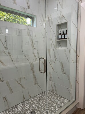 Unclassified image, 5 of 47, button - Driftwood Lodge on Lake Harding - On Quiet Cove with Kayaks and more (Valley)