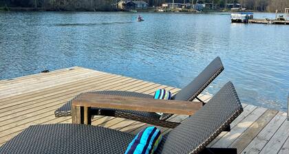 Driftwood Lodge on Lake Harding - On Quiet Cove with Kayaks and more