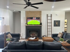 Unclassified image, 2 of 40, button - Driftwood Lodge on Lake Harding - On Quiet Cove with Kayaks and more (Valley)