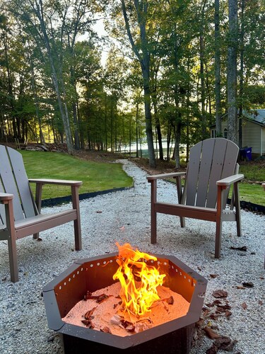 Driftwood Lodge on Lake Harding - On Quiet Cove with Kayaks and more