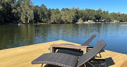 Driftwood Lodge on Lake Harding - On Quiet Cove with Kayaks and more