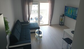 TV - Silence - New Apartment in Heart of Mravince - Split (Split, Mravince)