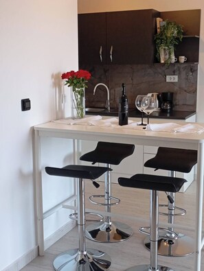 Oven, stovetop, dishwasher - Silence - New Apartment in Heart of Mravince - Split (Split, Mravince)