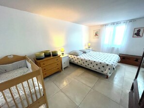 3 bedrooms, iron/ironing board, WiFi, bed sheets - 3 rooms 6 pers • Terrace & garden - Calenzana near Calvi - Departure GR20 (Moncale)