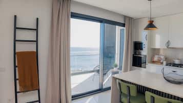 Microondas, horno, placa de cocina