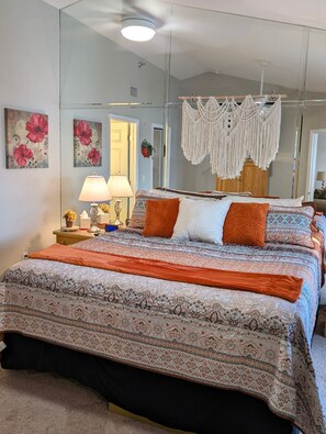 1 bedroom, free WiFi, bed sheets - Blissfully Bare - Third Floor, Screened Lanai, Lofted Ceiling (Lutz)
