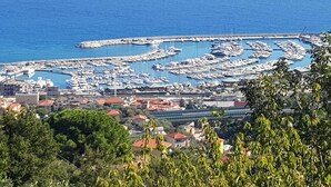 Unclassified image, 2 of 11, button - Among the olive trees by Jacinta apartment in the silence of nature beautiful view (Varazze)
