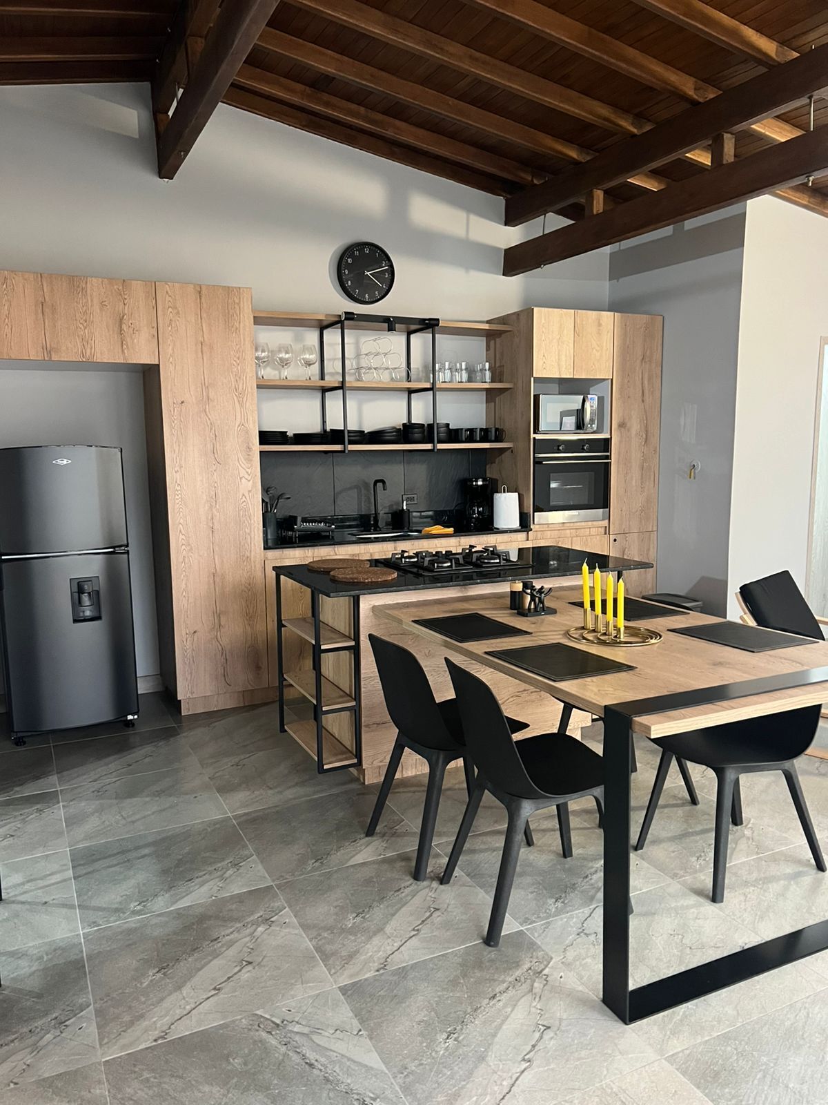 ميكروويف، فرن، موقد طهي مسطح، ماكينة لصنع القهوة/الشاي