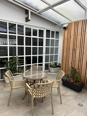 Outdoor dining - Luxury apartment in Simón Bolívar Itagüí Wiffi/ideal for friends and family. (Itagüi)