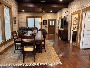 Dining - Rustic 4 bdrm in Historic area of Fort Worth near Arlington Stadium (Fort Worth)