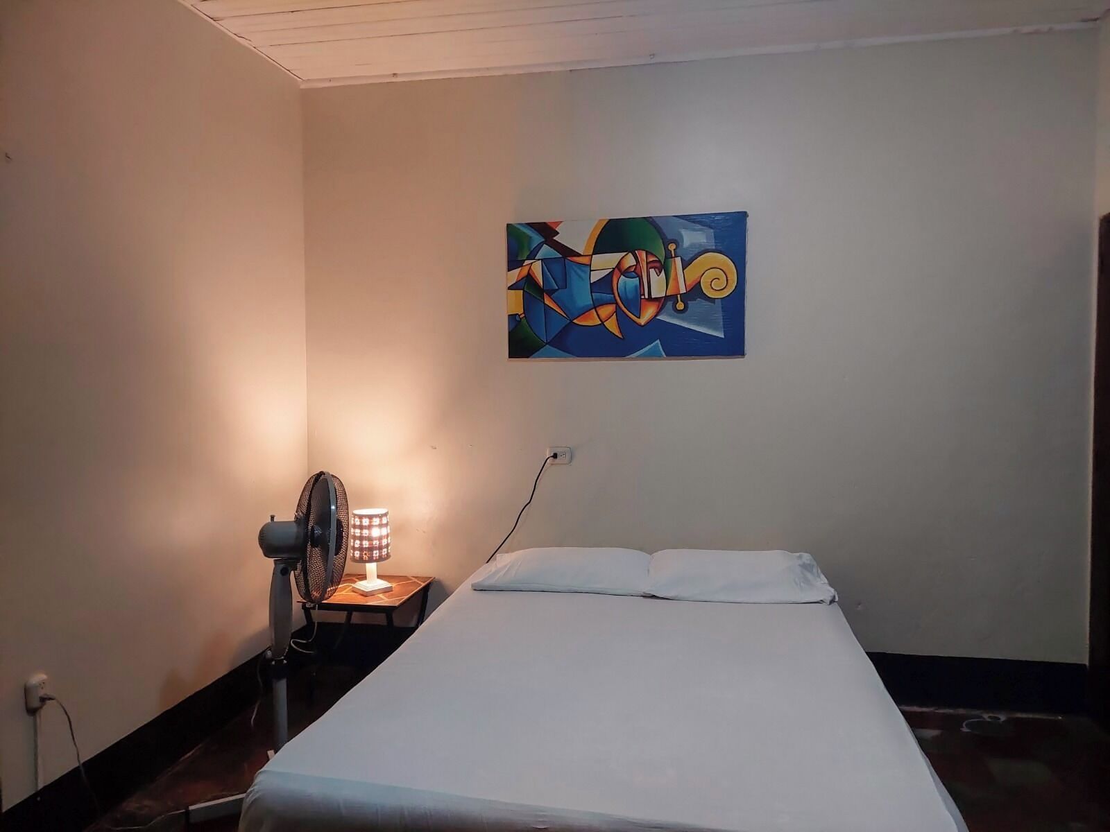 Chambre classique double, 1 lit double | Accès au Wi-Fi (inclus)