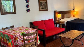 Estudio estándar, patio, vista al jardín | Wifi gratis y ropa de cama