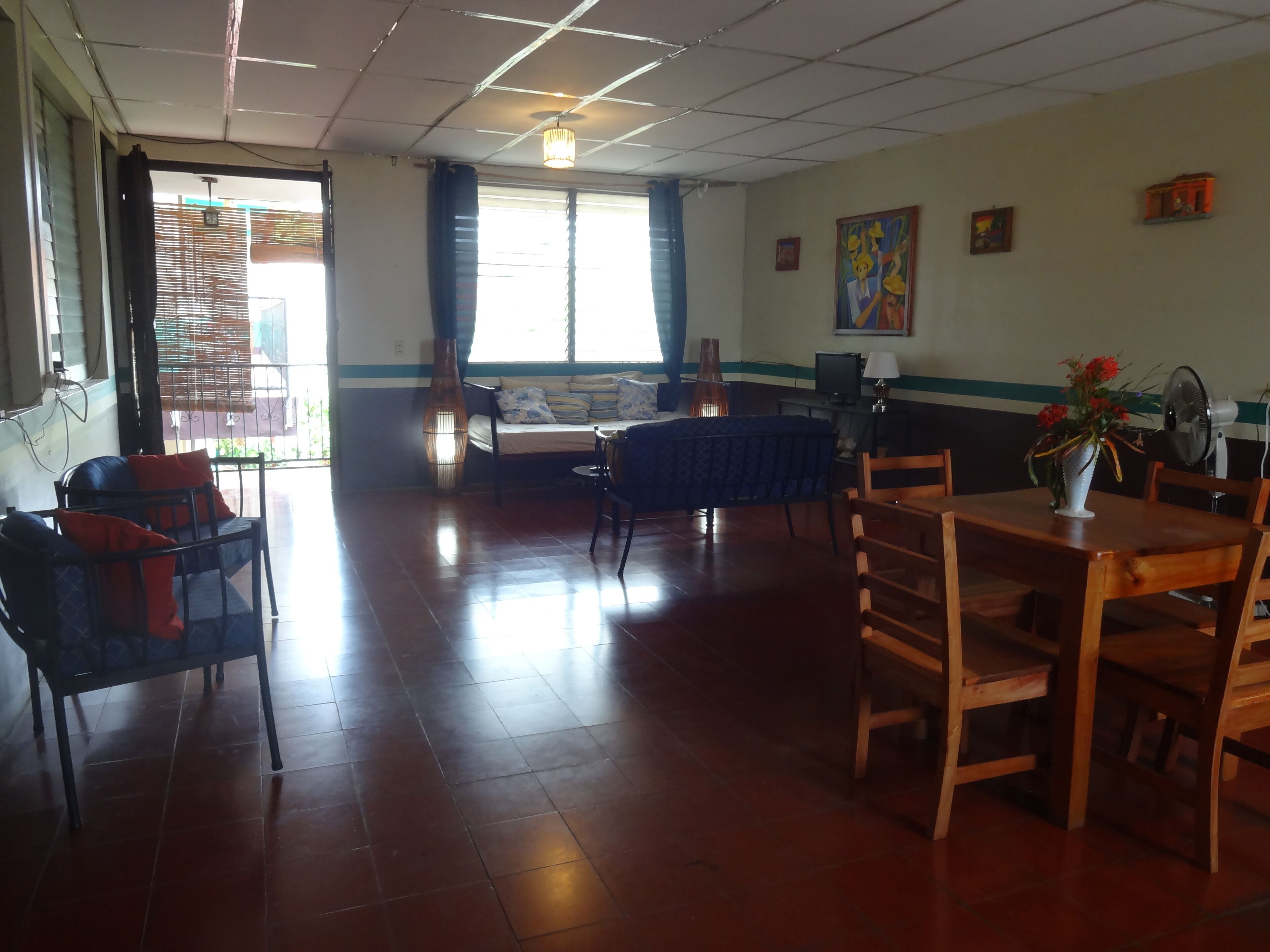 شقة عائلية - بشرفة - منظر للحديقة | منطقة المعيشة