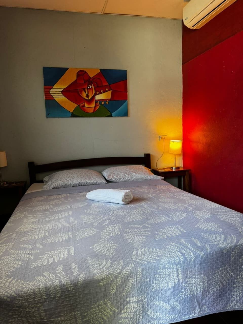 Quarto casal conforto, vista para o jardim | Wi-Fi de cortesia, roupa de cama