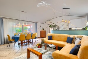Smart TV, ping pong - Kuća blizu Pule, grijani bazen, slana voda, jacuzzi, idealno za djecu, EV punjač (Loborika)