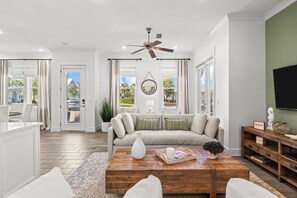 Smart TV, stereo - Pelican Paradise a coastal townhome on 30A~premier location, steps to pool, LSV (Watersound)