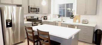 Elevated Urban Retreat • Sleeps 6 + Pet