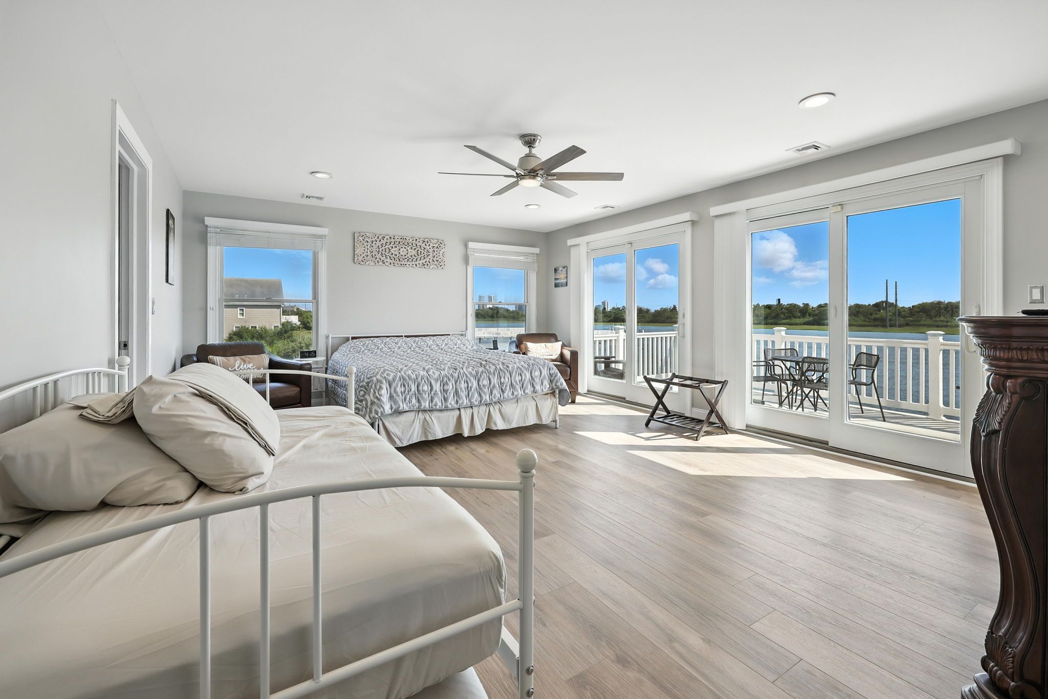 4 chambres, fer et planche à repasser, Wi-Fi, draps fournis