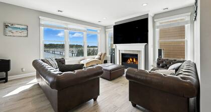 Atlantic City Waterfront Oasis - Sleeps 14 - 7 Beds - Private Back Yard and Deck