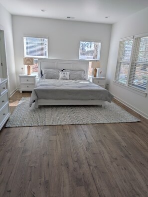 4 bedrooms, iron/ironing board, WiFi, bed sheets - • Elevated Coastal Living Private Retreat Near Holden Beach (Supply)