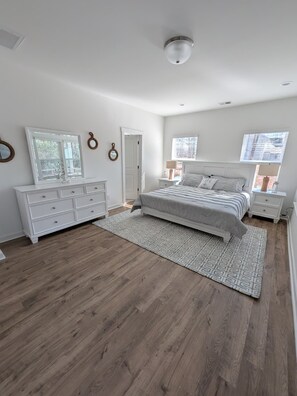 4 bedrooms, iron/ironing board, WiFi, bed sheets - • Elevated Coastal Living Private Retreat Near Holden Beach (Supply)