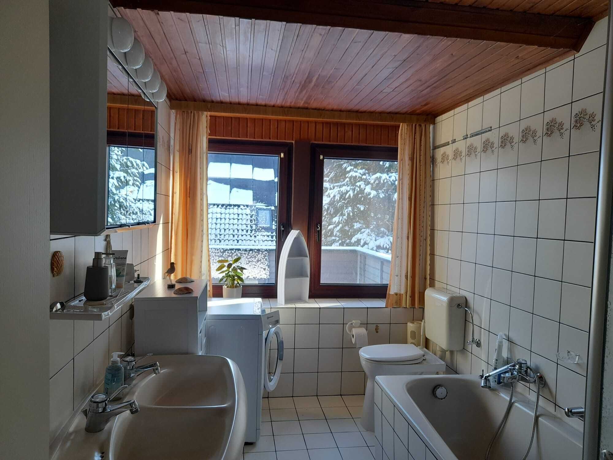 Doccia, asciugacapelli, asciugamani, sapone