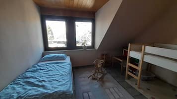 3 bedrooms, desk, travel crib, free WiFi