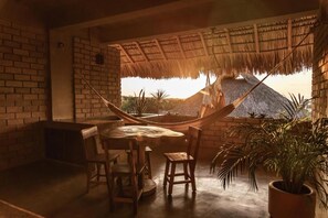 Jacuzzi Penthouse Sunset View | Outdoor dining - Villa Macarena Apartmentos Boutique - Adults Only (Puerto Escondido)