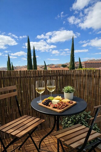 3BR/2BA Lisbon Stay - Private, Bright & Central