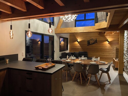 New luxury villa, breathtaking view, swimming pool and outdoor amenities