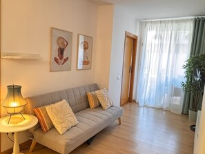TV - R165 Seaside Apartment (Calafell)
