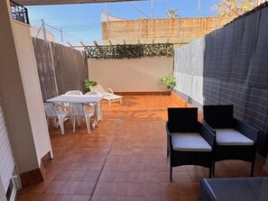 Outdoor dining - R165 Seaside Apartment (Calafell)
