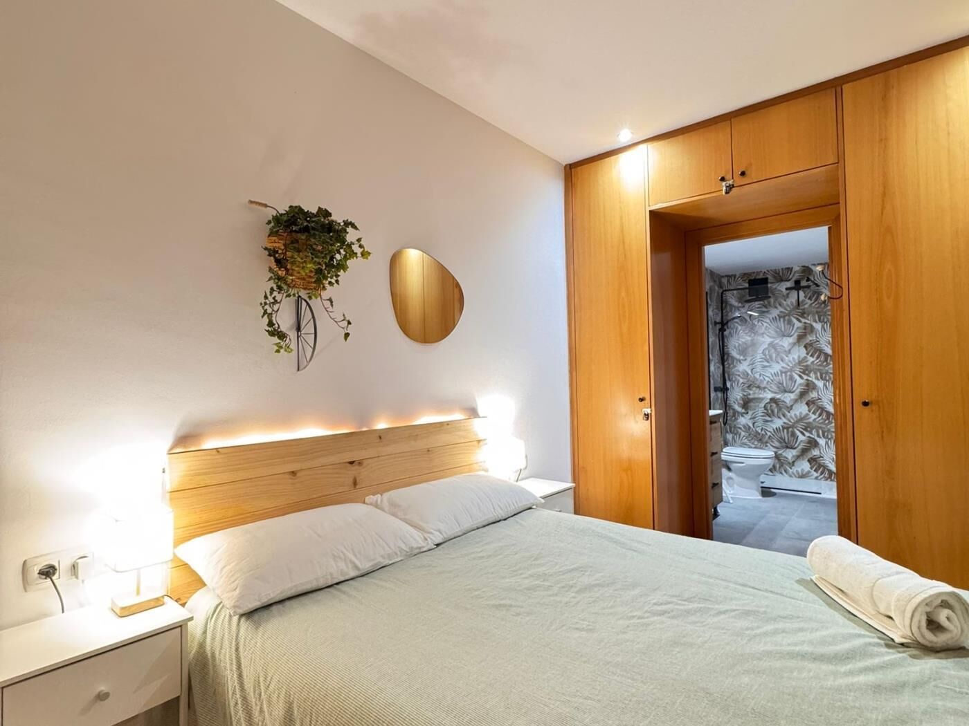 Iron/ironing board, internet, bed sheets