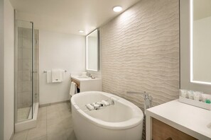 Hair dryer, towels, soap, toilet paper - Cozy 1-bedroom condo with AC in nice Scottsdale location (Scottsdale)
